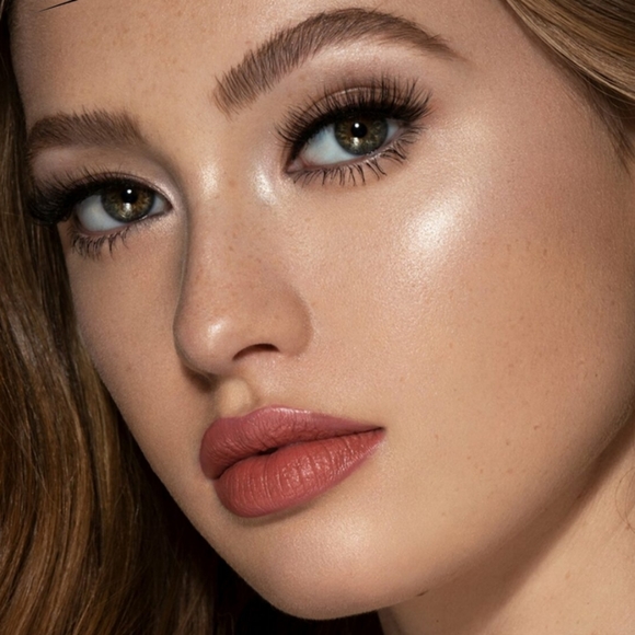 KyLight Pressed Illuminating Highlighting Powder in "Princess Please" - Picture 6 of 12